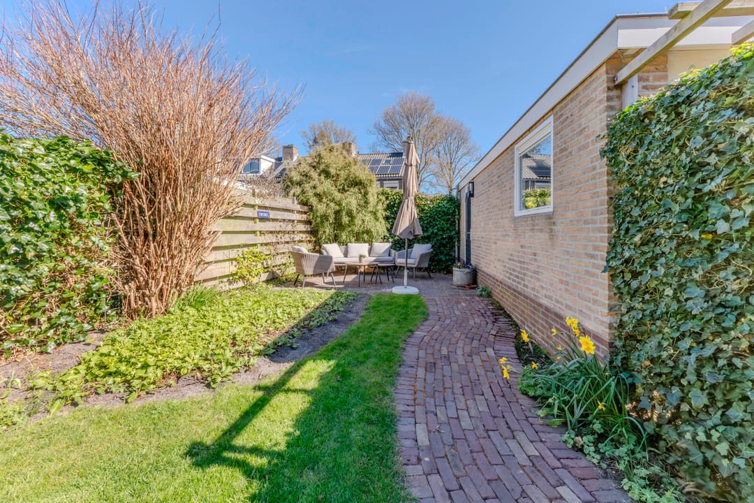 Spacious corner house with deep garden and free view in Heiloo — 26