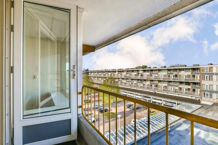 Appartement te koop: Van Oldenbarneveltplein 44, Dordrecht