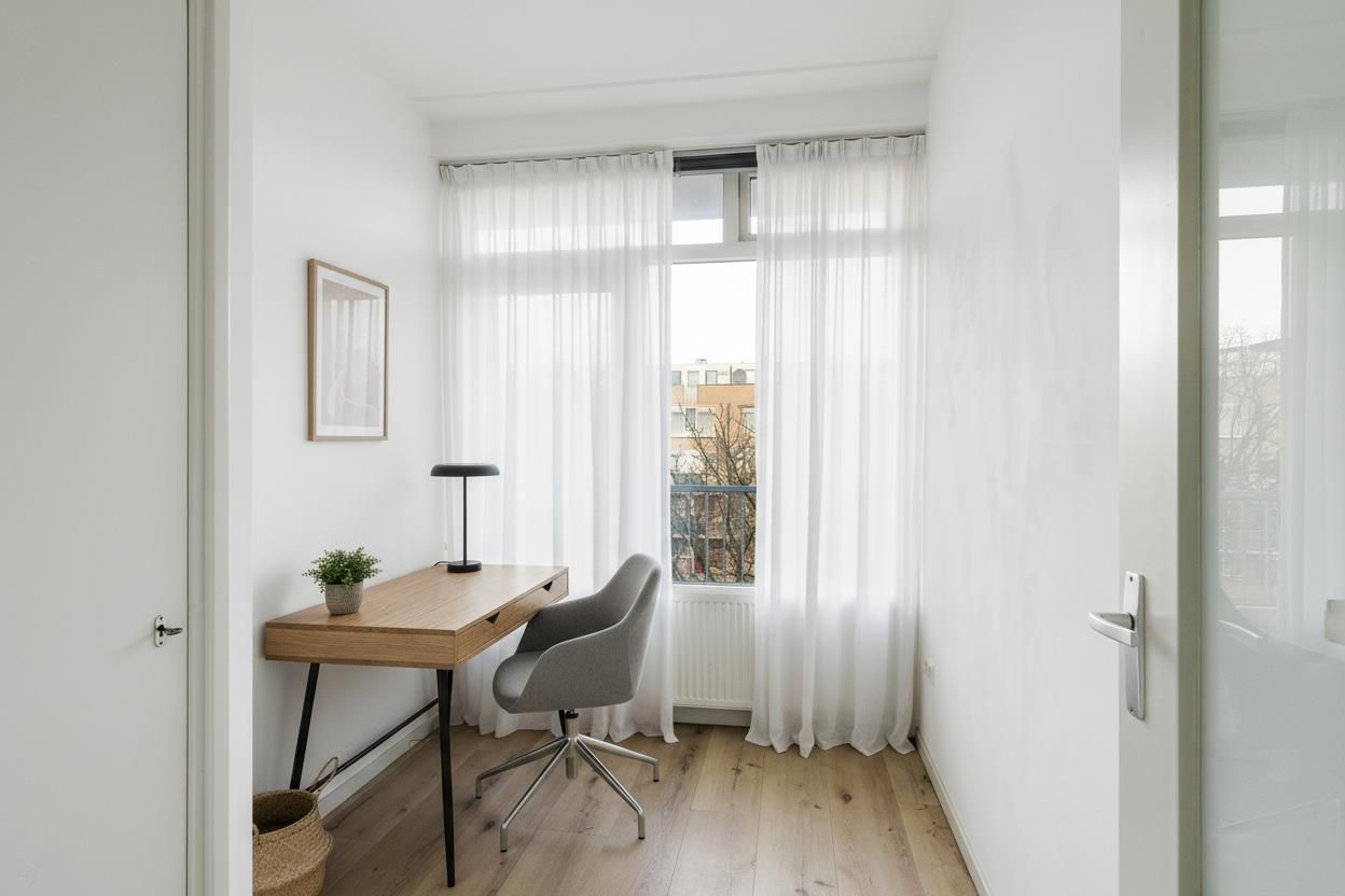 Renovated 3-room apartment with two balconies and free views in central Rotterdam — 15