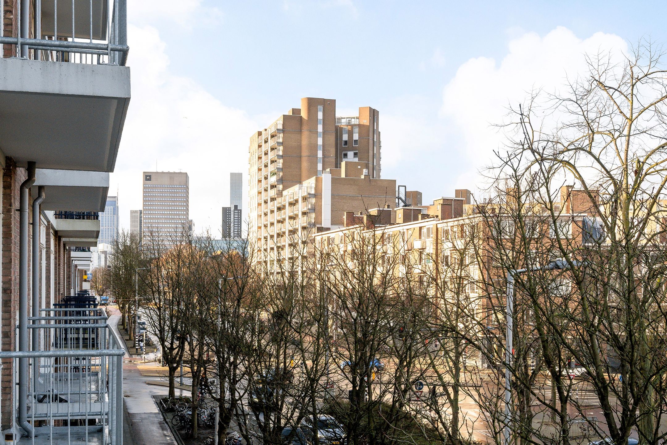 Renovated 3-room apartment with two balconies and free views in central Rotterdam — 18