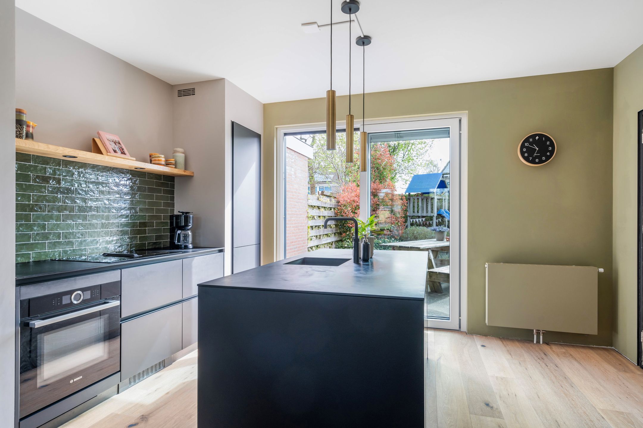 Foto 12 van Weverslaan 15