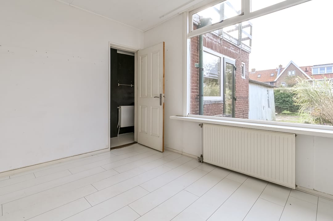 Renovatable Semi-Detached Home with Deep Garden in Desirable 1930s Neighborhood — 13