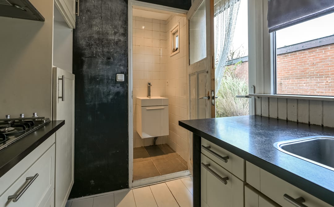 Renovatable Semi-Detached Home with Deep Garden in Desirable 1930s Neighborhood — 16