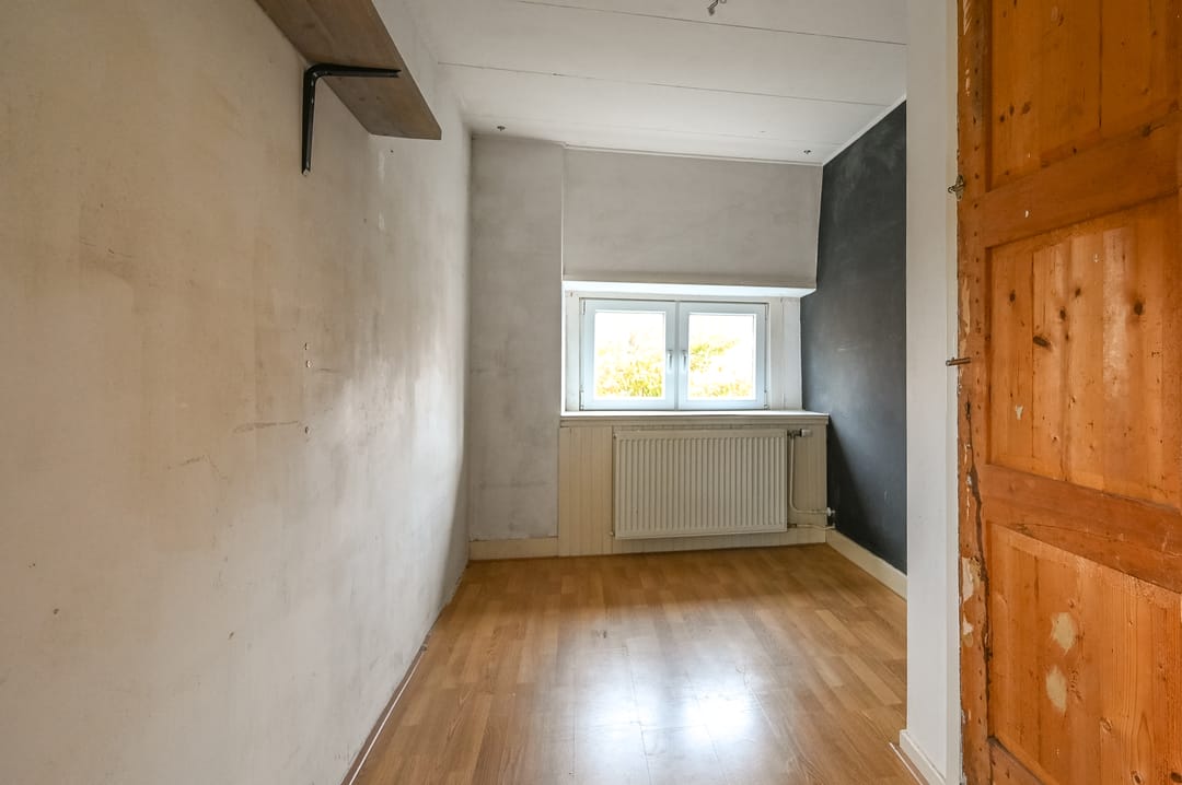 Renovatable Semi-Detached Home with Deep Garden in Desirable 1930s Neighborhood — 23