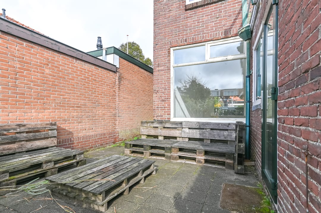 Renovatable Semi-Detached Home with Deep Garden in Desirable 1930s Neighborhood — 28