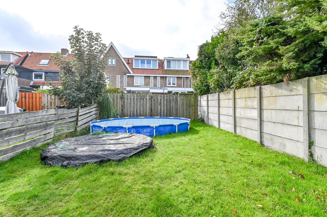 Renovatable Semi-Detached Home with Deep Garden in Desirable 1930s Neighborhood — 32