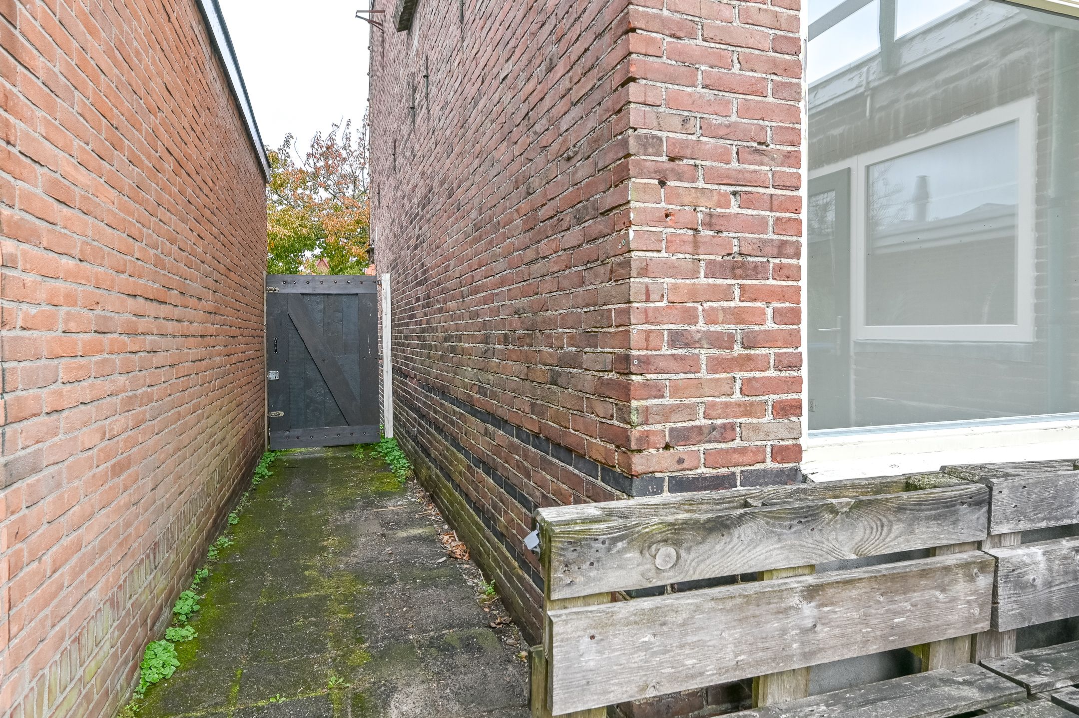 Renovatable Semi-Detached Home with Deep Garden in Desirable 1930s Neighborhood — 36