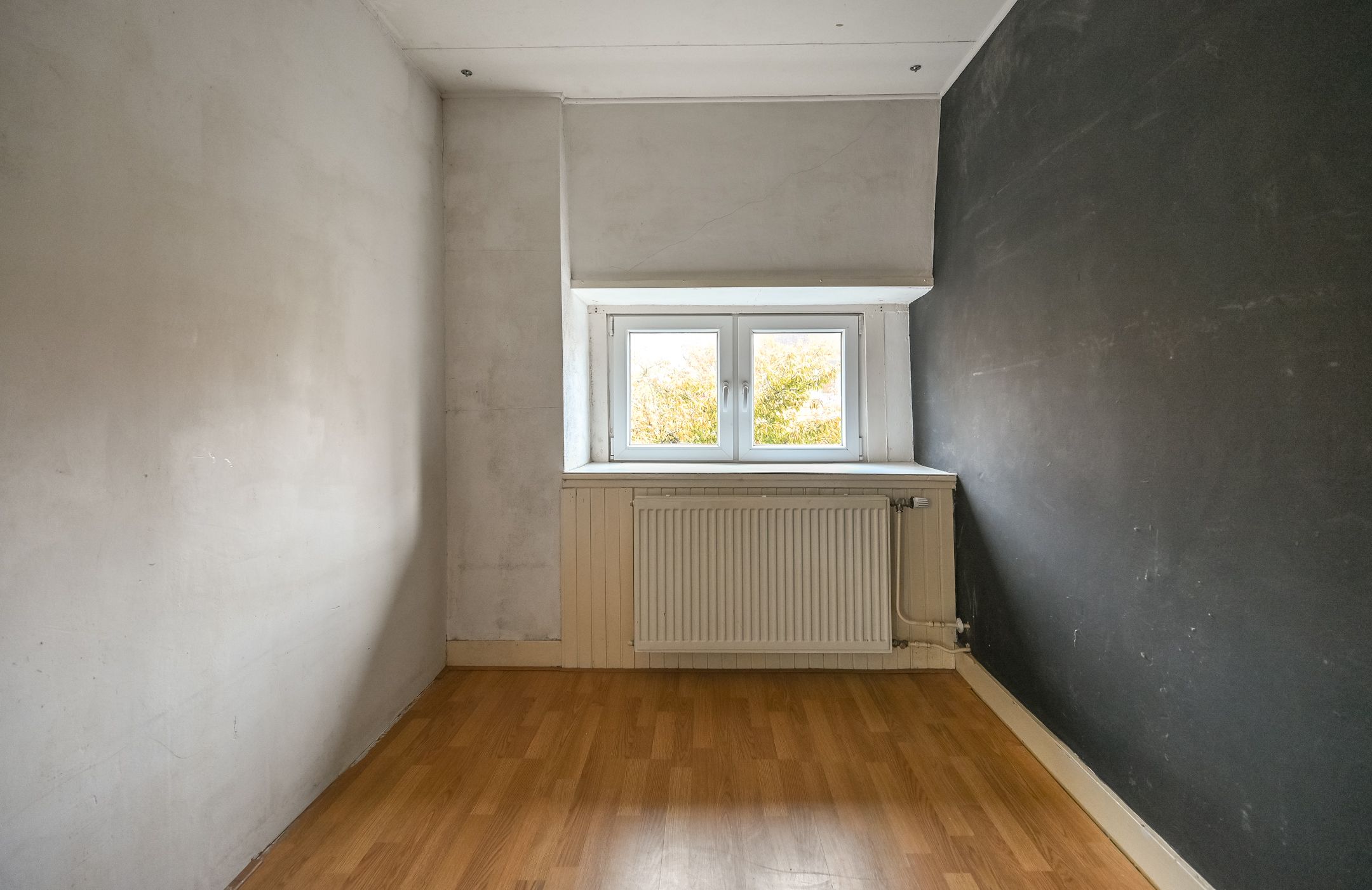 Renovatable Semi-Detached Home with Deep Garden in Desirable 1930s Neighborhood — 24