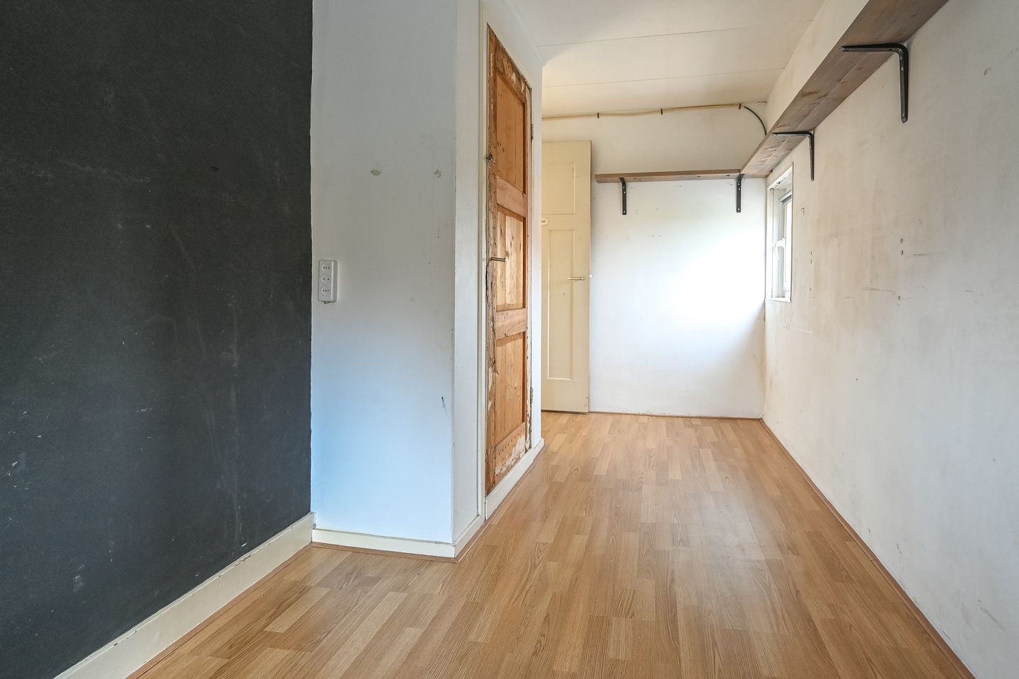 Renovatable Semi-Detached Home with Deep Garden in Desirable 1930s Neighborhood — 25