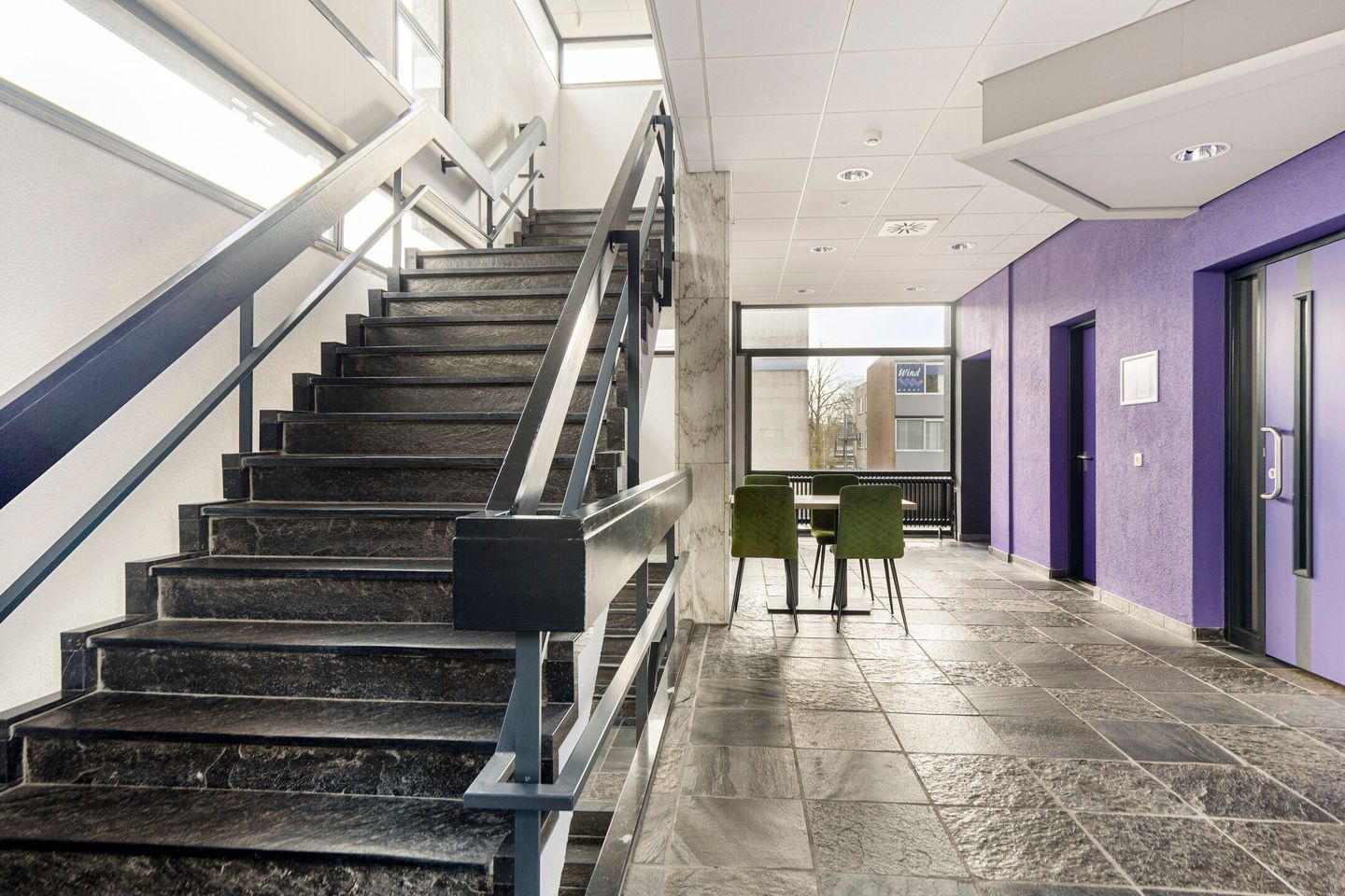 Bekijk foto 3 van Berglaan 8