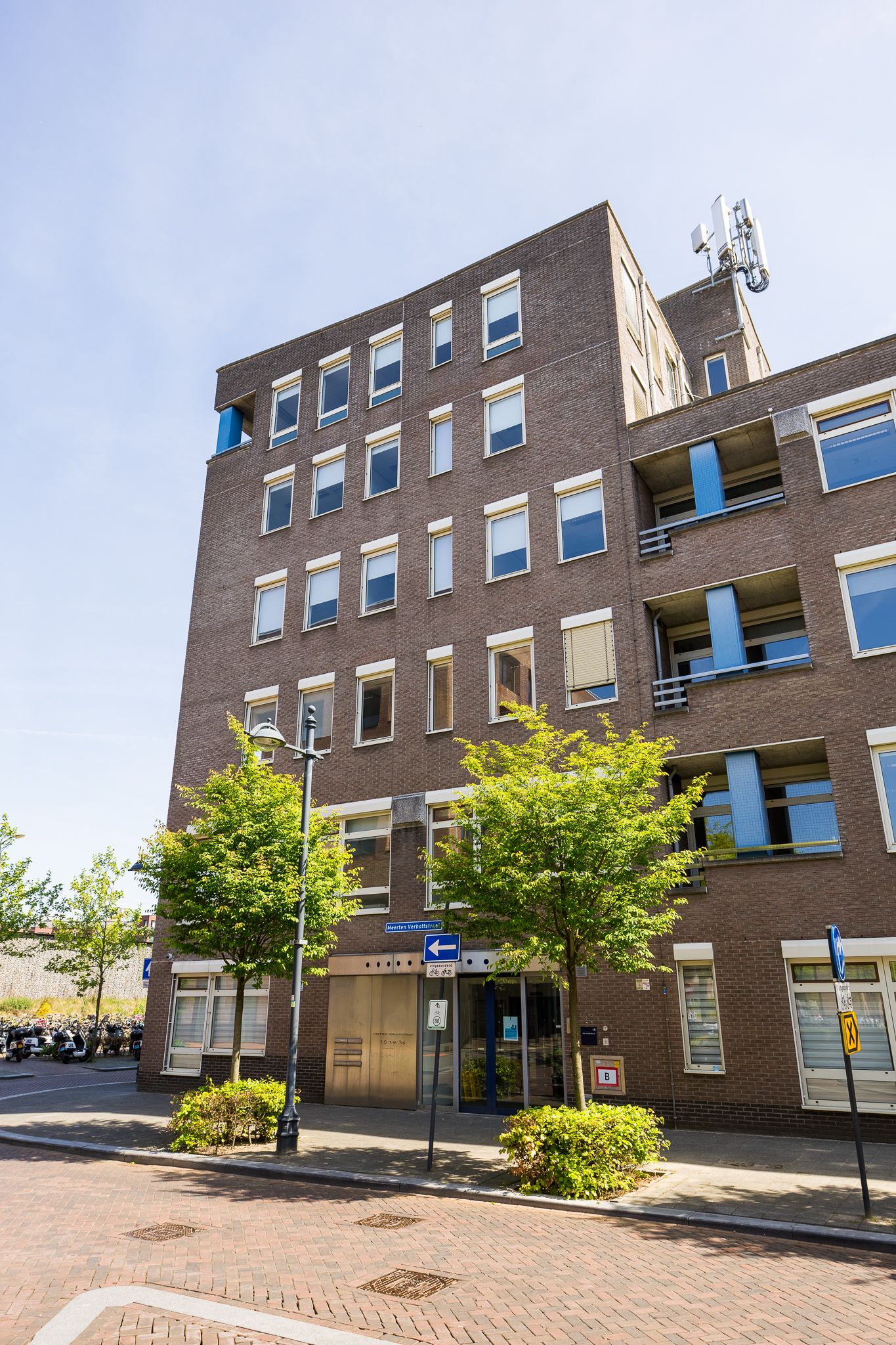 View photo 2 of Meerten Verhoffstraat 16-34