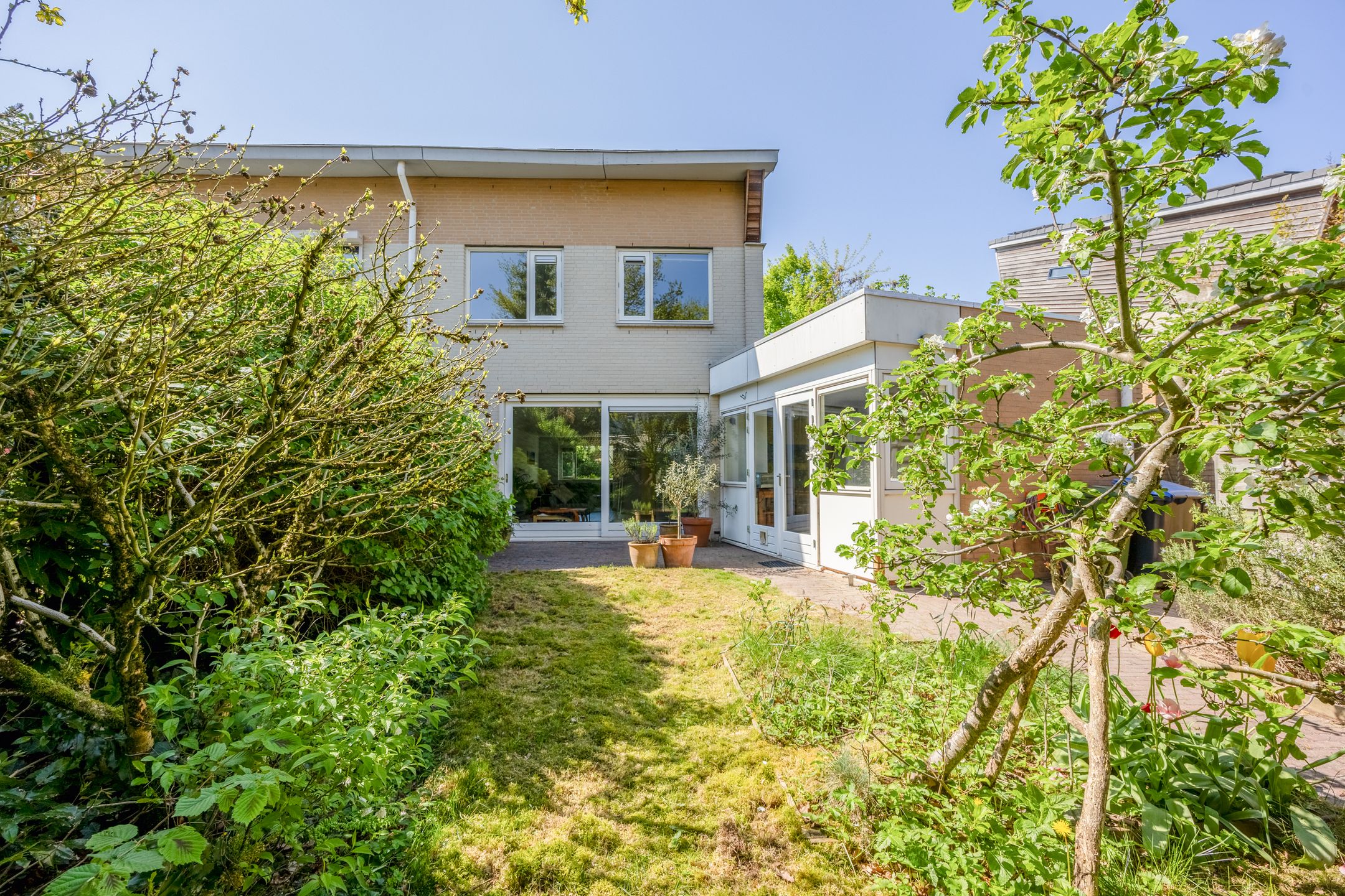 Spacious Semi-Detached Home with Garage and Sunny Rooftop Terrace in Nijmegen Heijendaal — 45