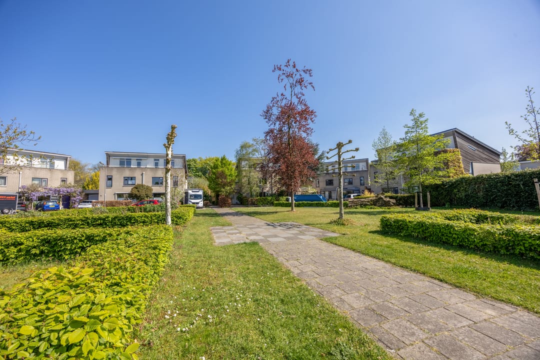Spacious Semi-Detached Home with Garage and Sunny Rooftop Terrace in Nijmegen Heijendaal — 47