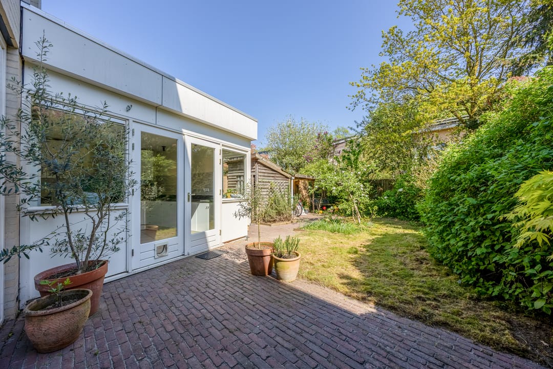 Spacious Semi-Detached Home with Garage and Sunny Rooftop Terrace in Nijmegen Heijendaal — 41