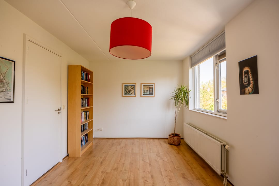Spacious Semi-Detached Home with Garage and Sunny Rooftop Terrace in Nijmegen Heijendaal — 32
