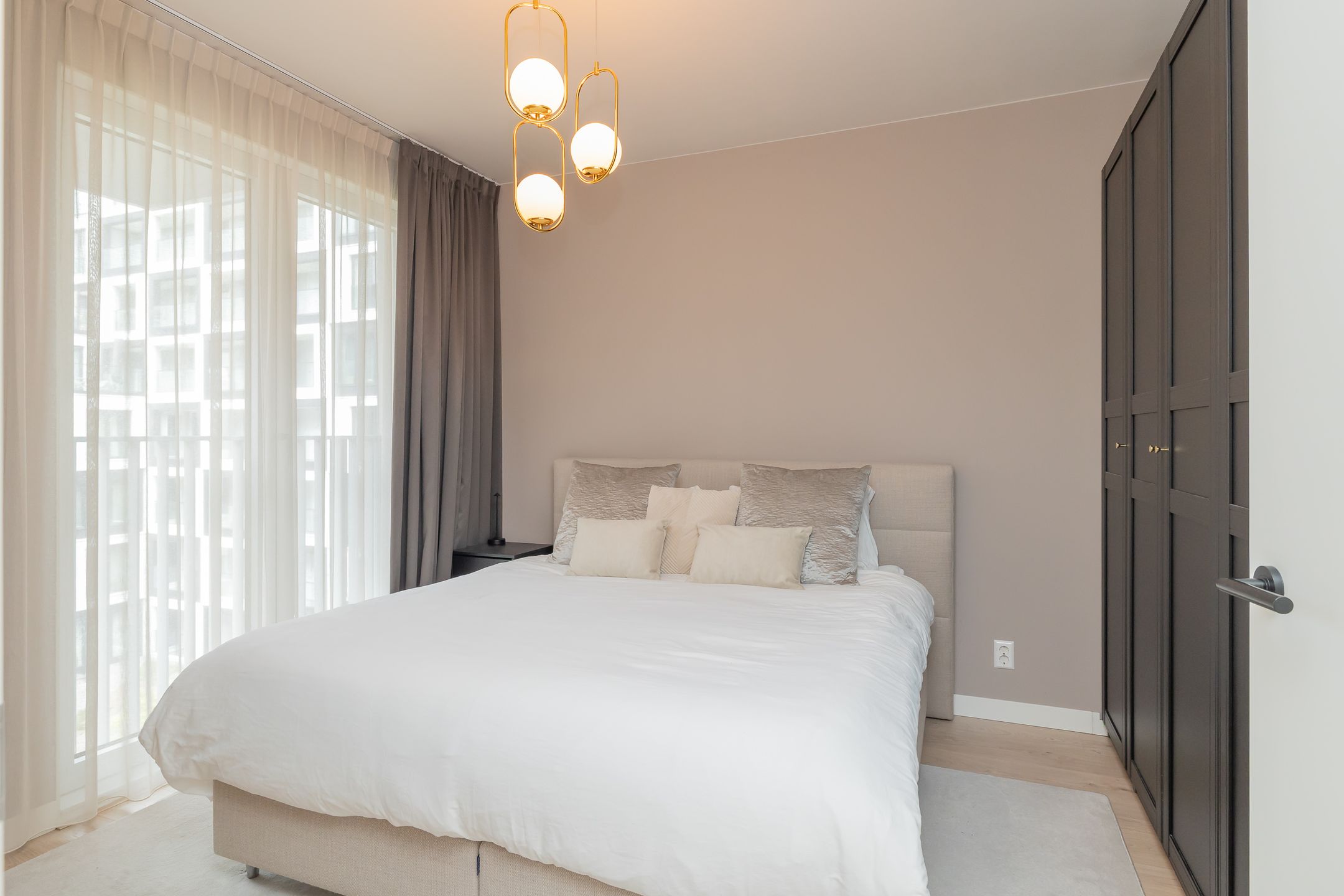 Luxurious Three-Room Apartment with Two Balconies in Hyde Park — 15