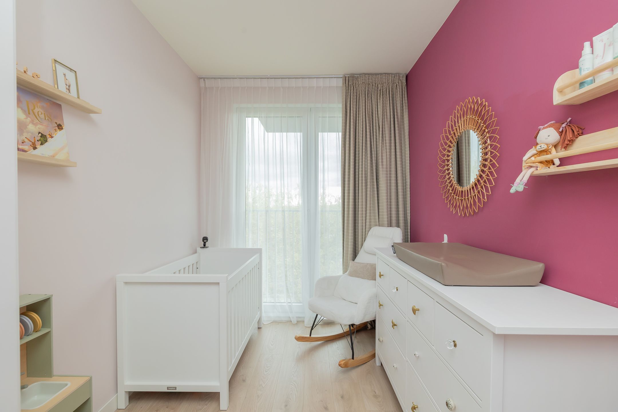 Luxurious Three-Room Apartment with Two Balconies in Hyde Park — 18