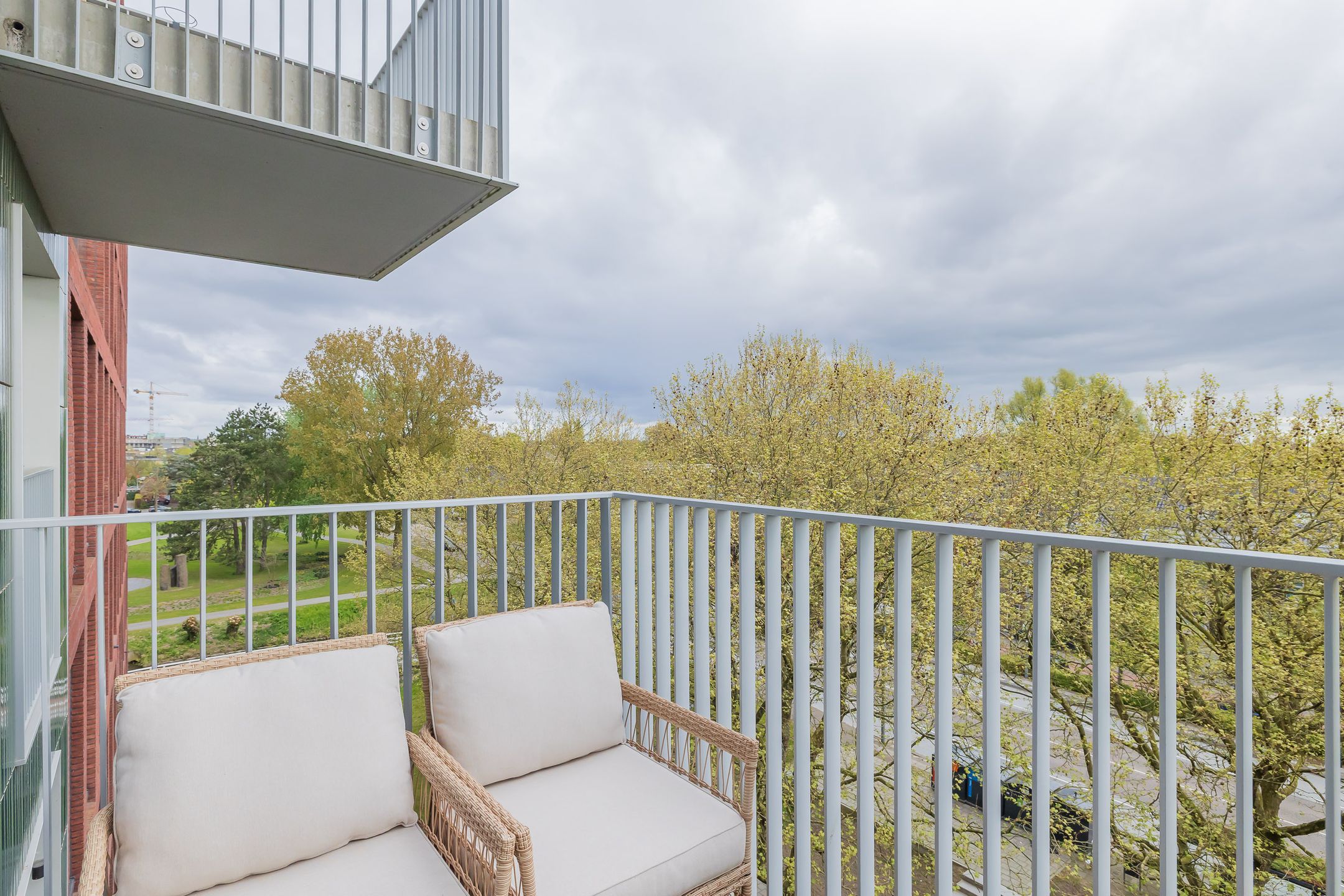Luxurious Three-Room Apartment with Two Balconies in Hyde Park — 24