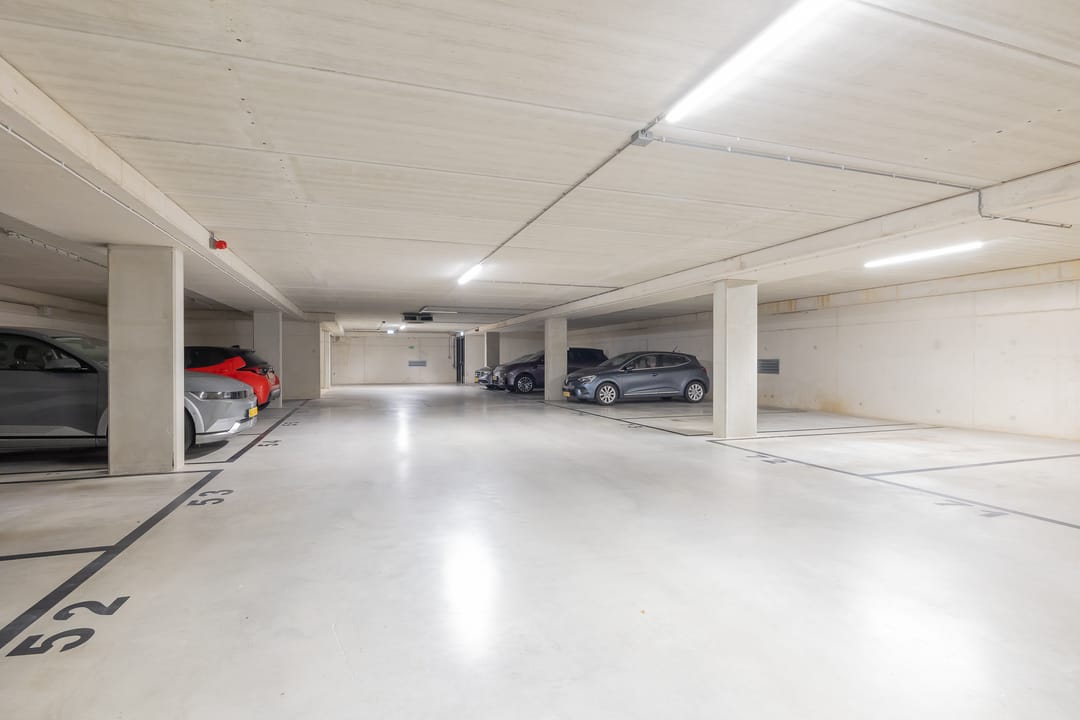 Luxurious Three-Room Apartment with Two Balconies in Hyde Park — 28