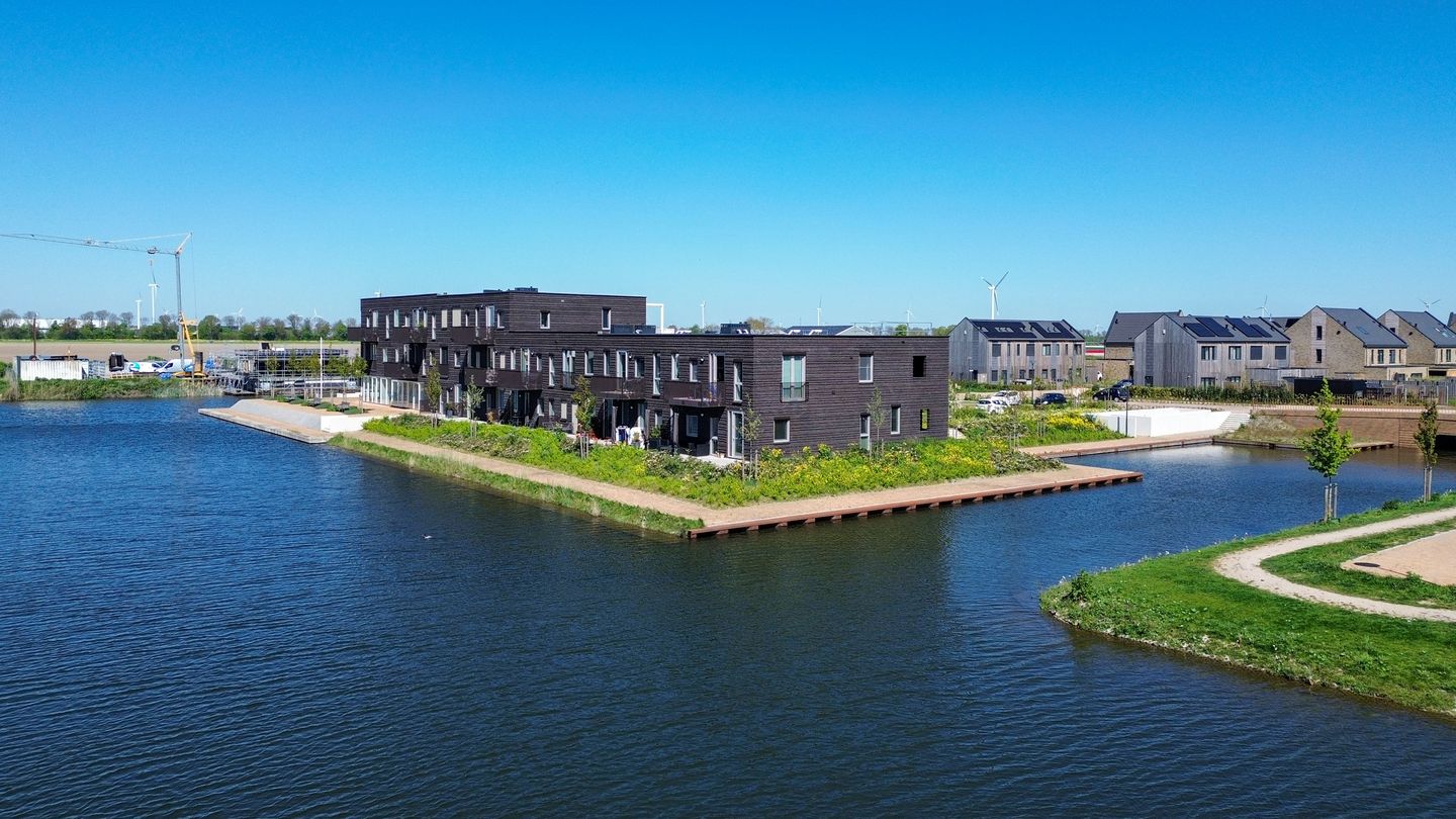 Modern Energy-Efficient Apartment with Water Views in Zeewolde — 20