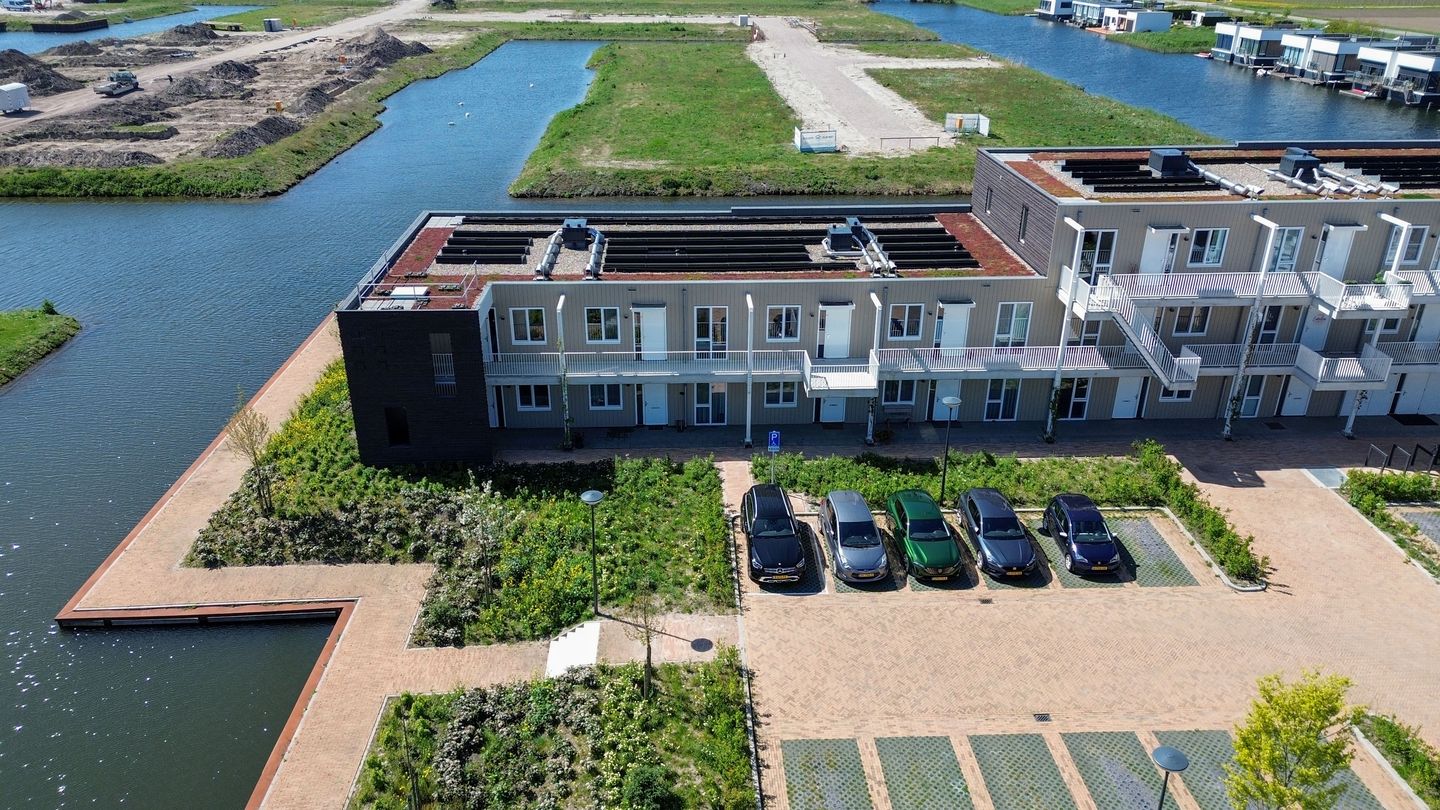Modern Energy-Efficient Apartment with Water Views in Zeewolde — 25