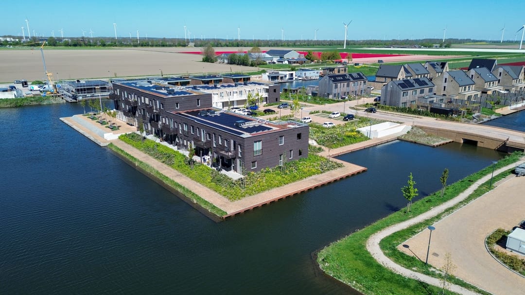 Modern Energy-Efficient Apartment with Water Views in Zeewolde — 28