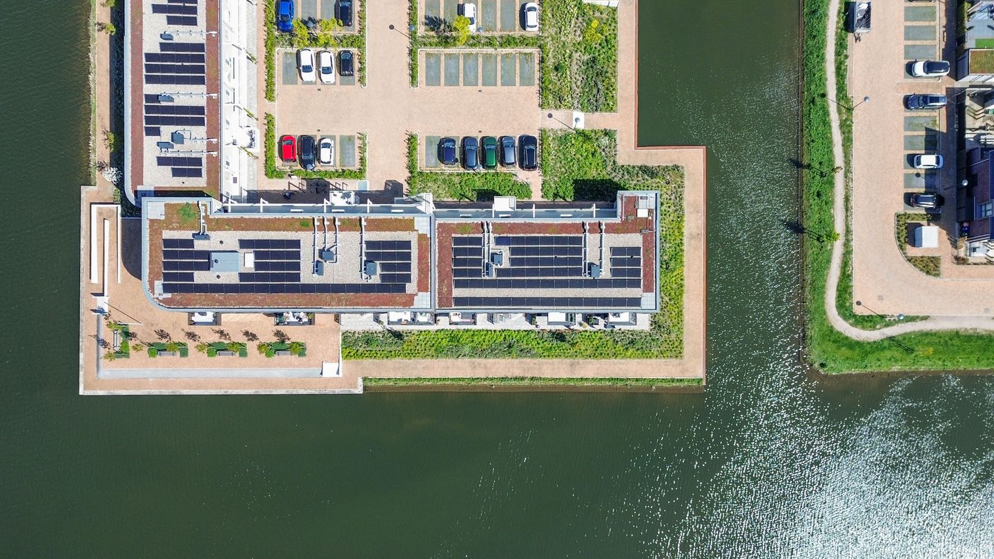 Modern Energy-Efficient Apartment with Water Views in Zeewolde — 29
