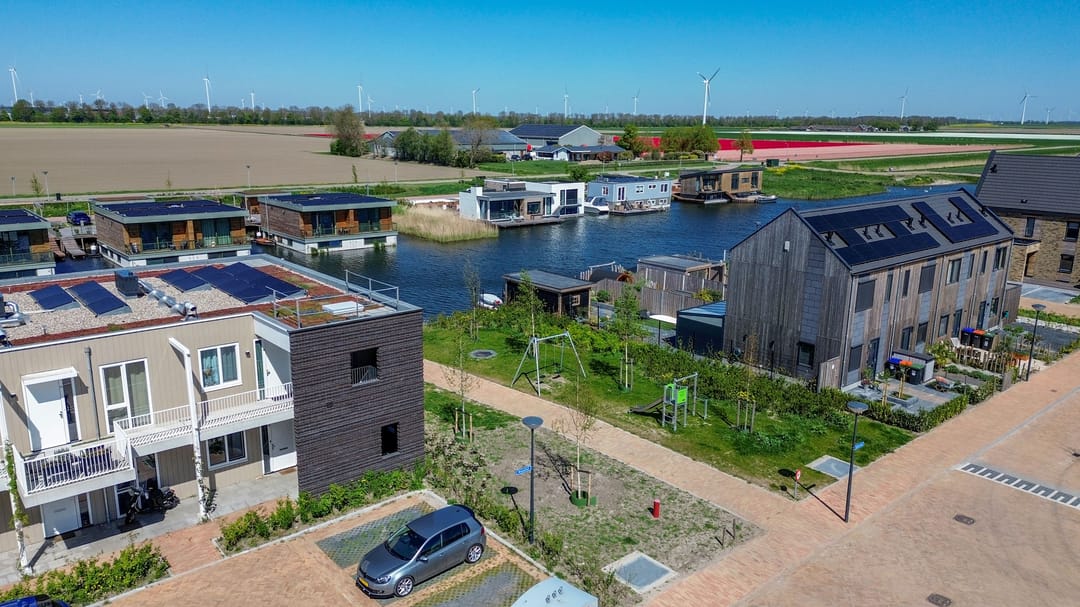 Modern Energy-Efficient Apartment with Water Views in Zeewolde — 23