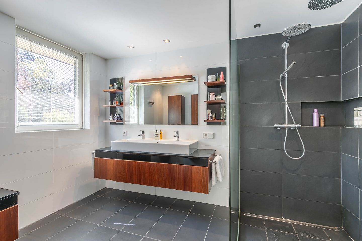 Foto 19 van van Lyndenlaan 10