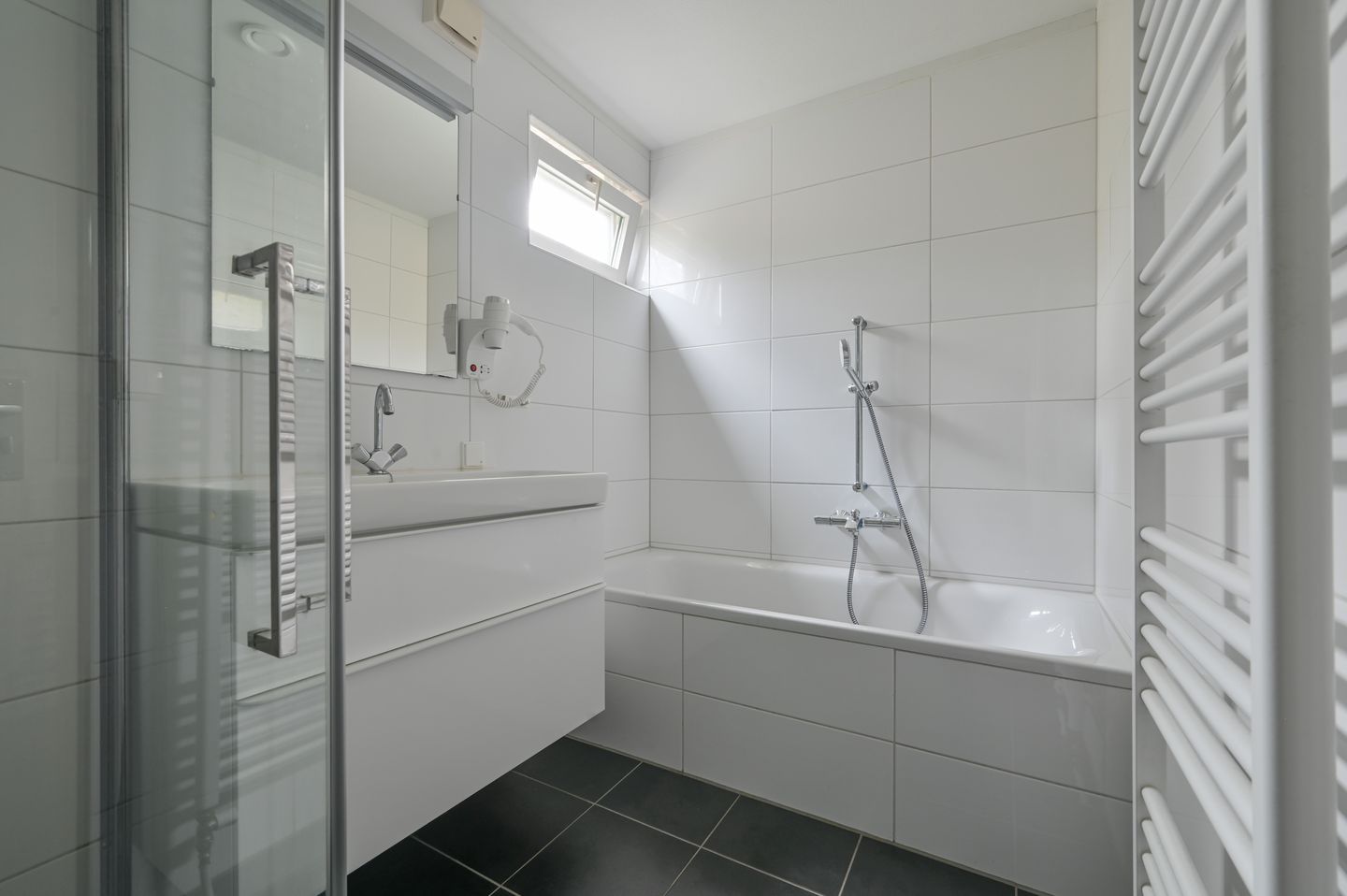 Photo 14 of Valkenlaan 26-A126A