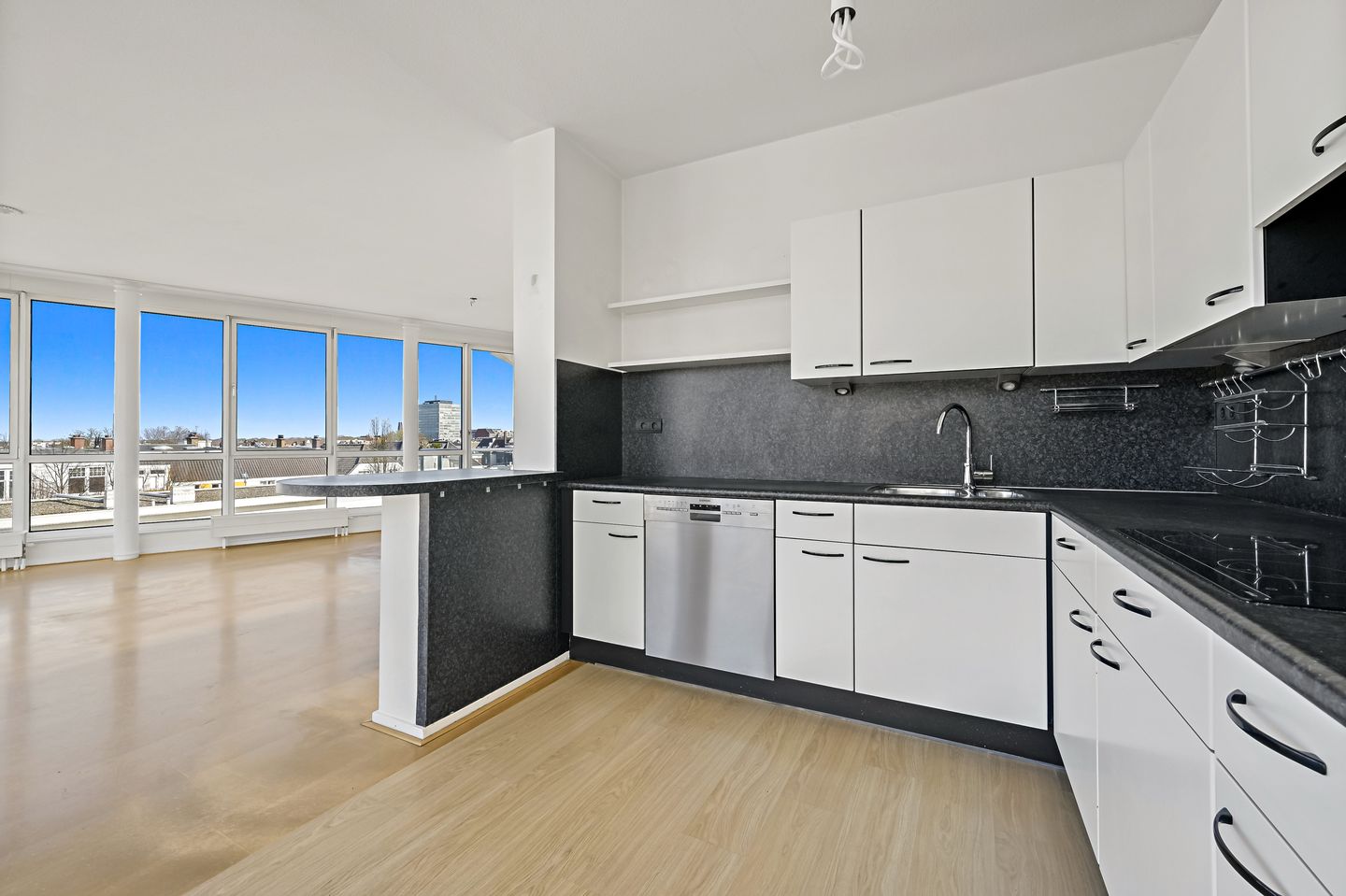 Foto 19 van Burgemeester De Monchyplein 48