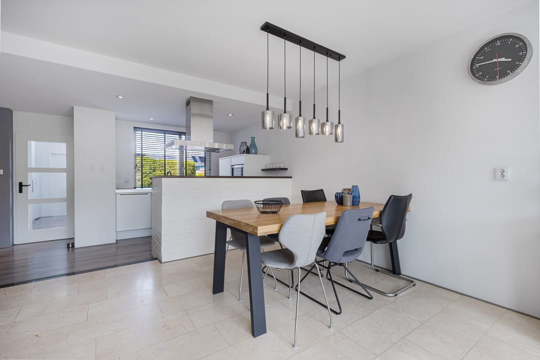Garden-oriented family living in a spacious home in De Drait — 13