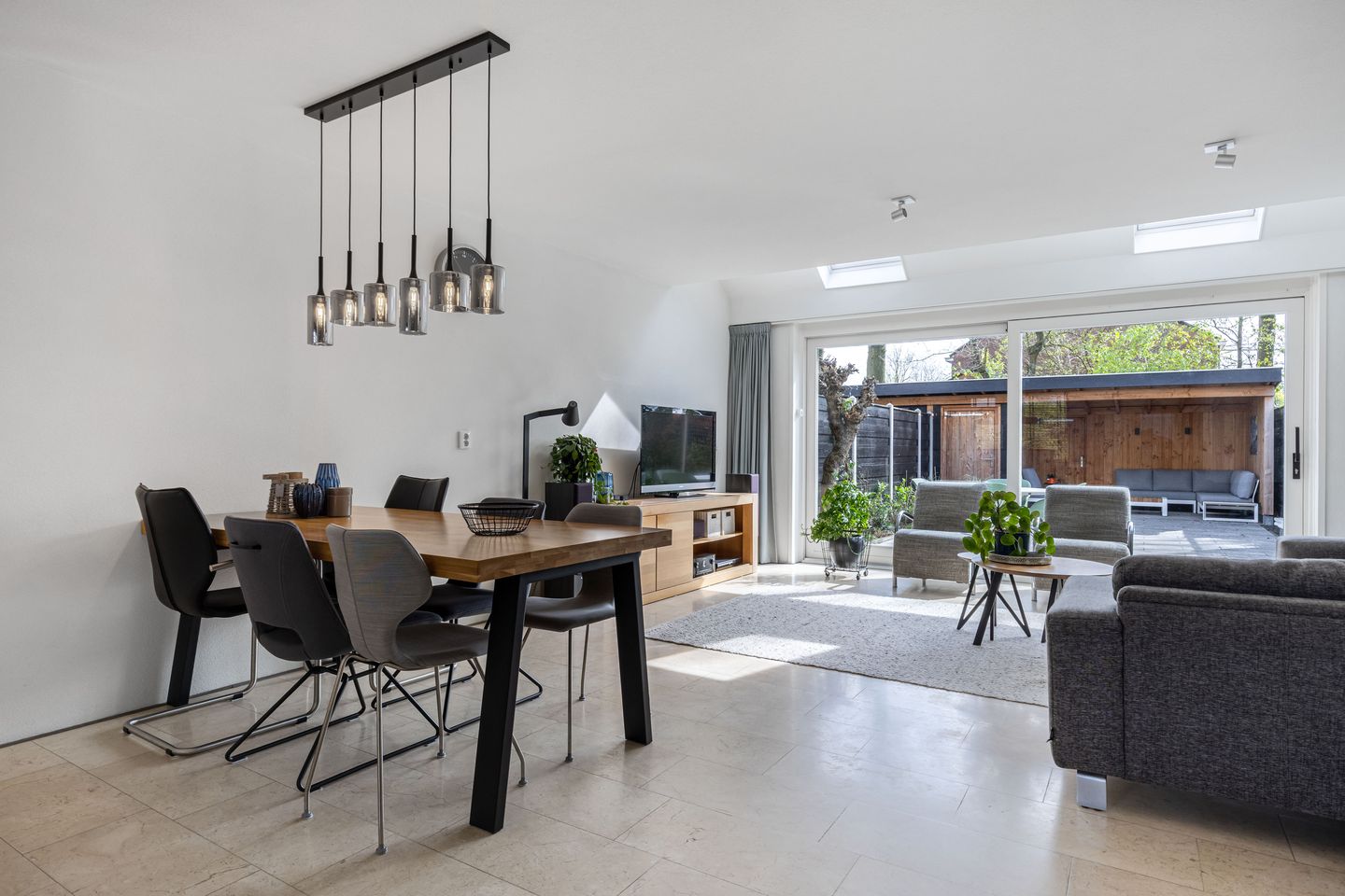 Garden-oriented family living in a spacious home in De Drait — 14