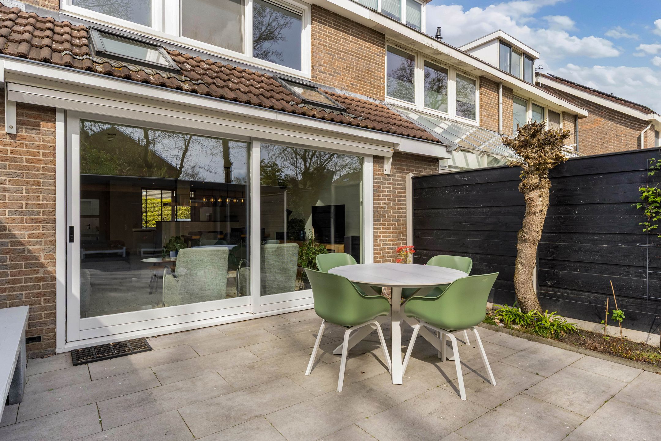 Garden-oriented family living in a spacious home in De Drait — 36