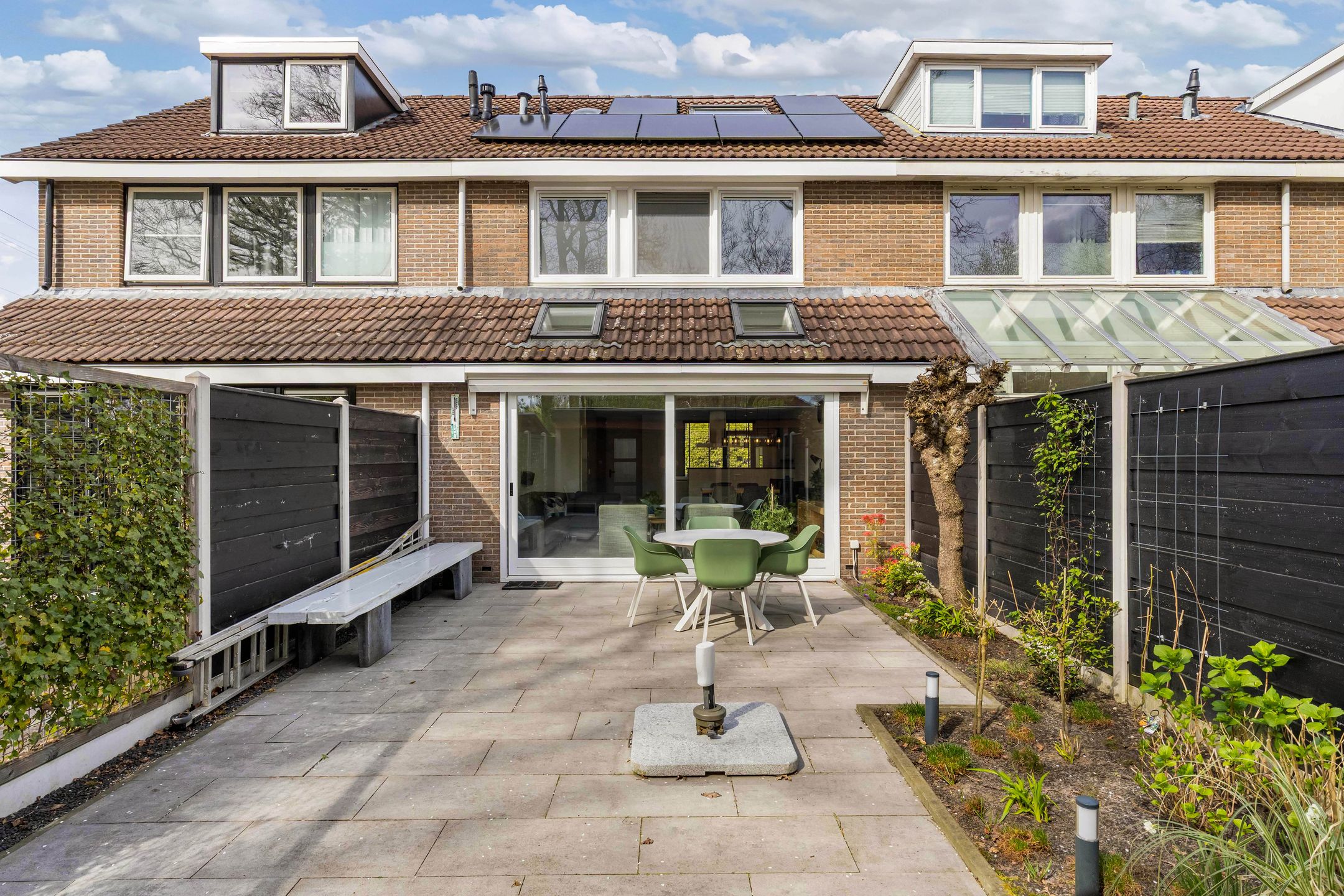Garden-oriented family living in a spacious home in De Drait — 39
