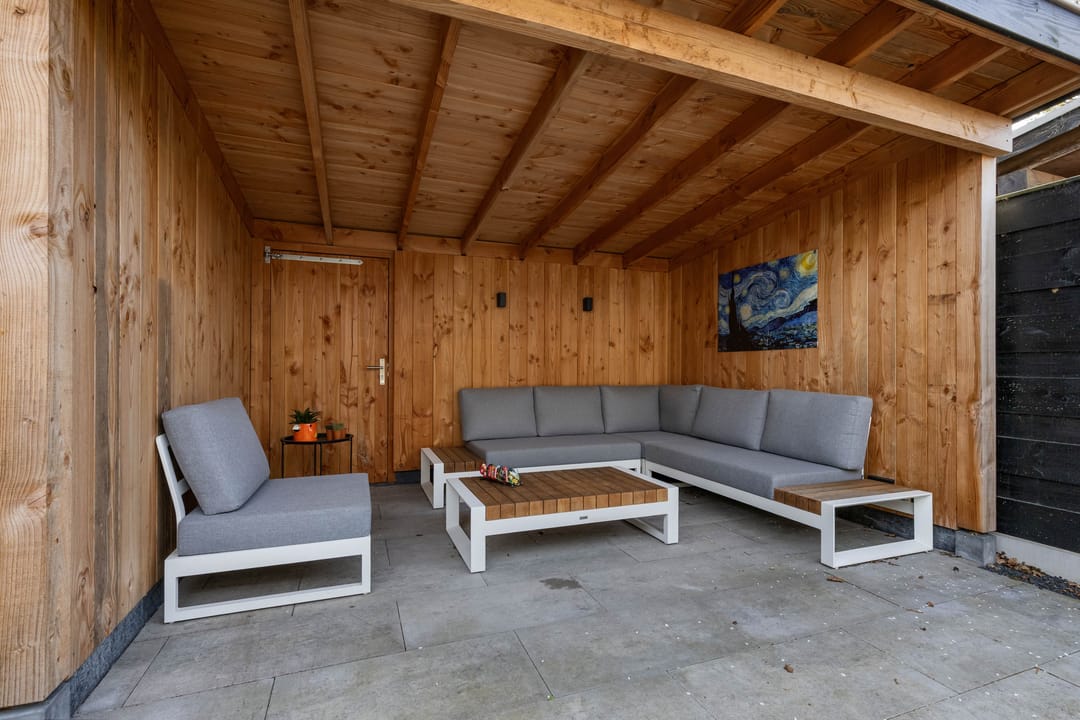 Garden-oriented family living in a spacious home in De Drait — 41