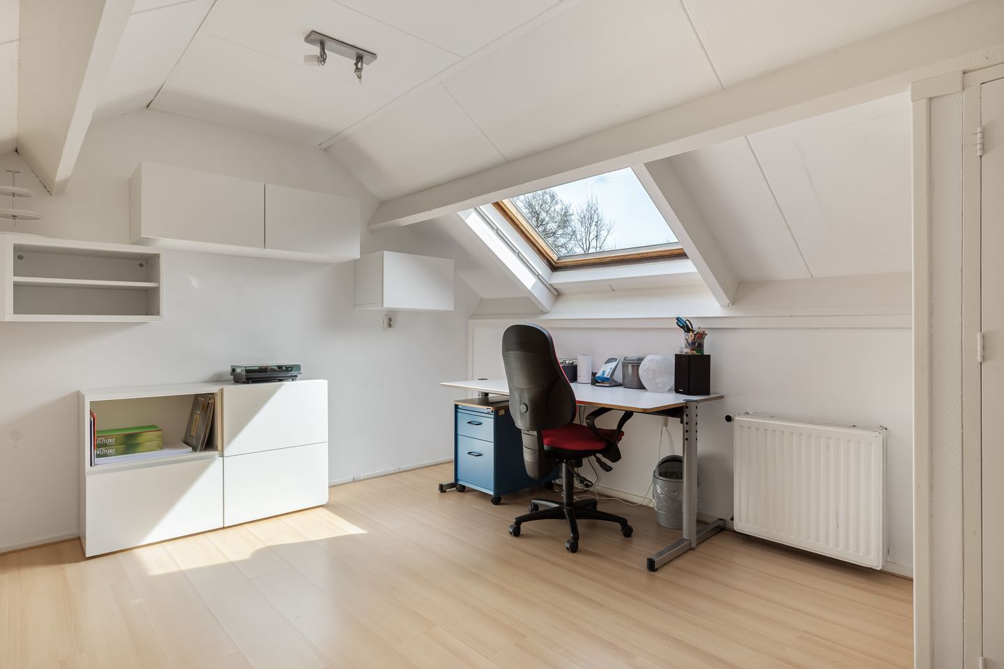 Garden-oriented family living in a spacious home in De Drait — 35