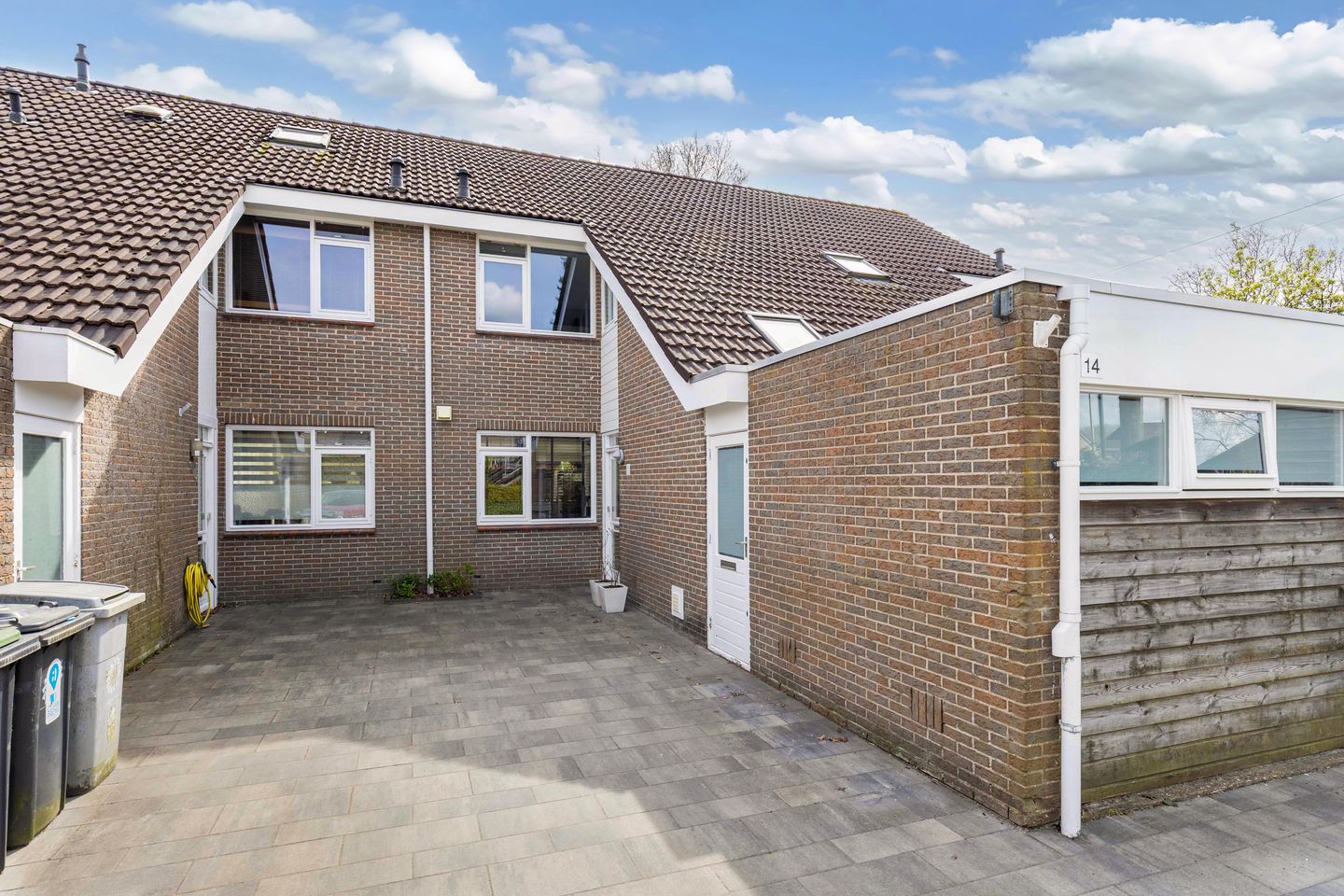 Garden-oriented family living in a spacious home in De Drait — 44