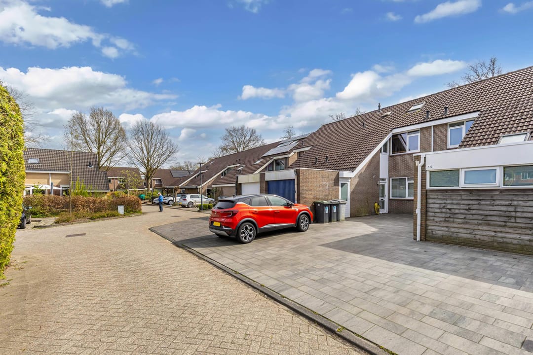 Garden-oriented family living in a spacious home in De Drait — 46
