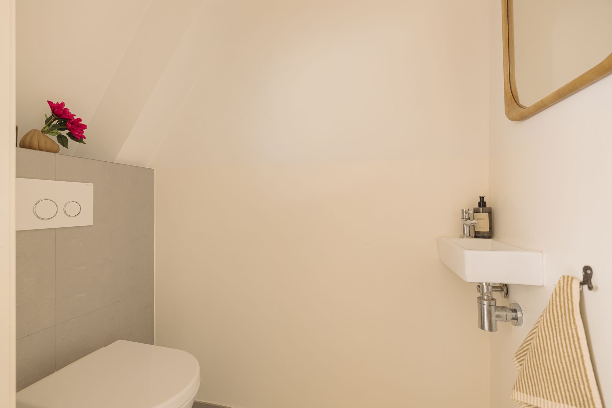 Photo 21 of Sint Willibrordusstraat 61-H