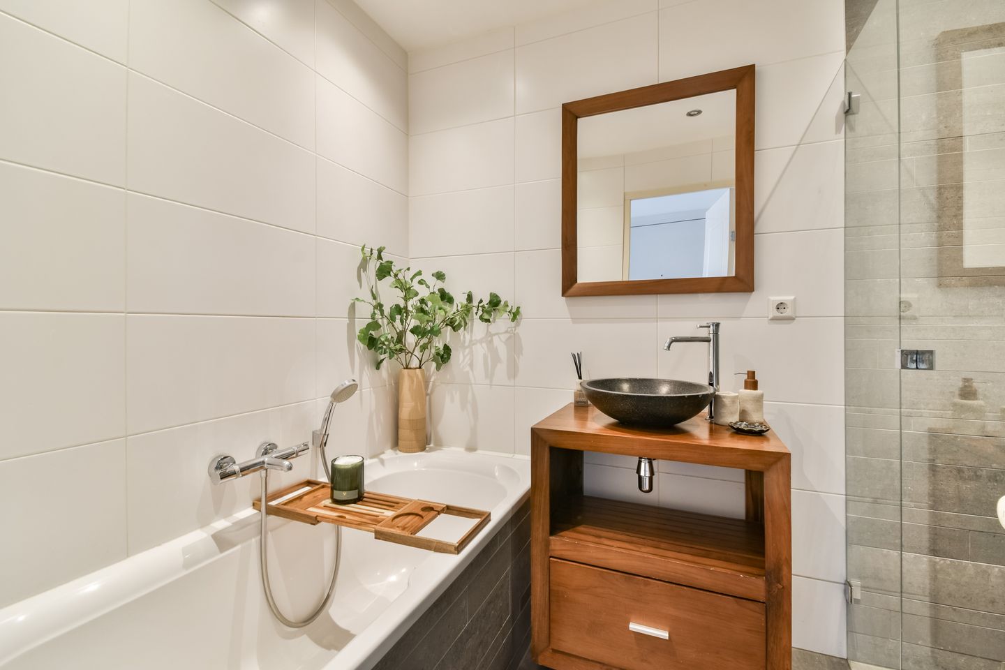 Charming Apartment with Spacious Balcony in De Pijp on Freehold Land — 20