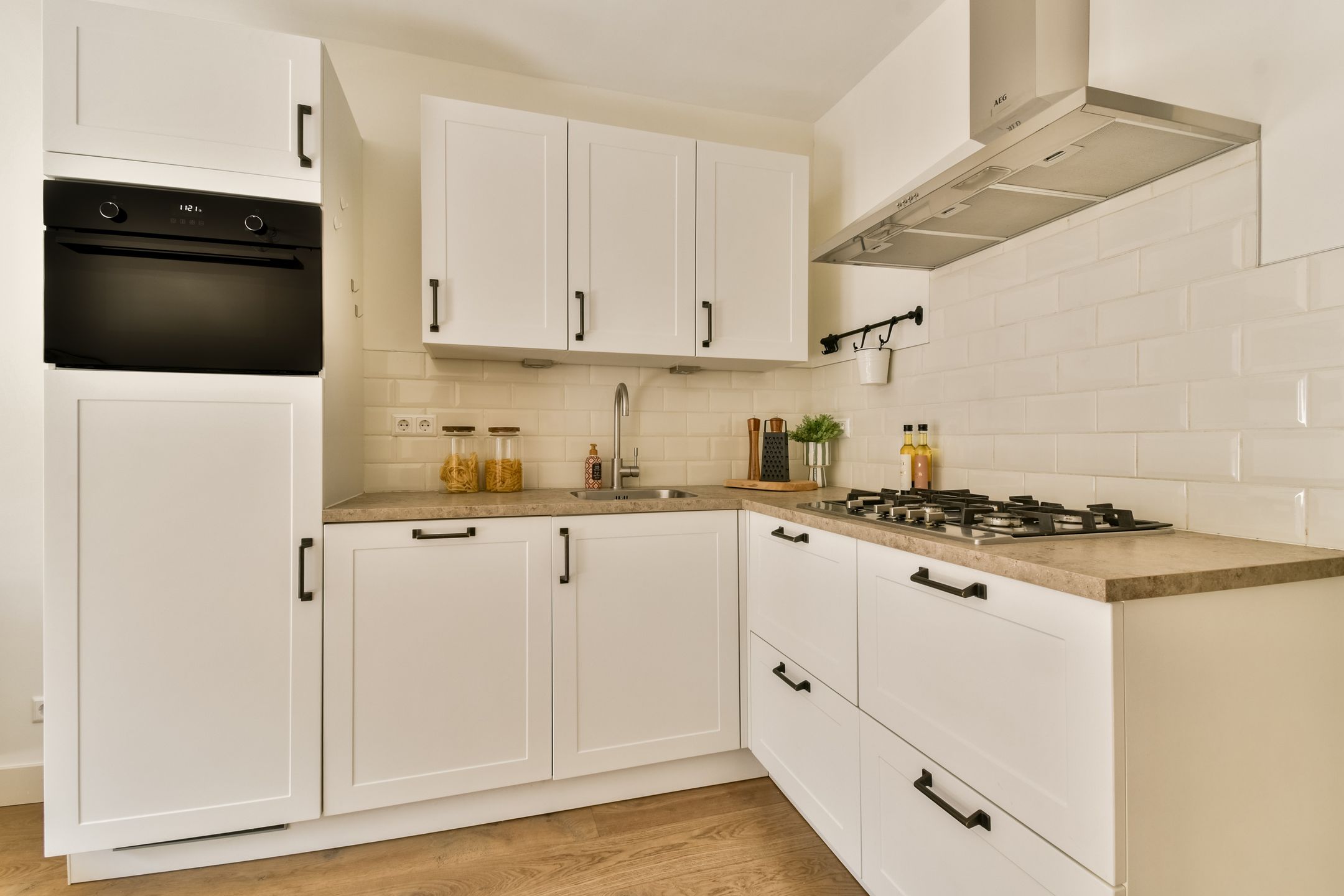 Charming Apartment with Spacious Balcony in De Pijp on Freehold Land — 12