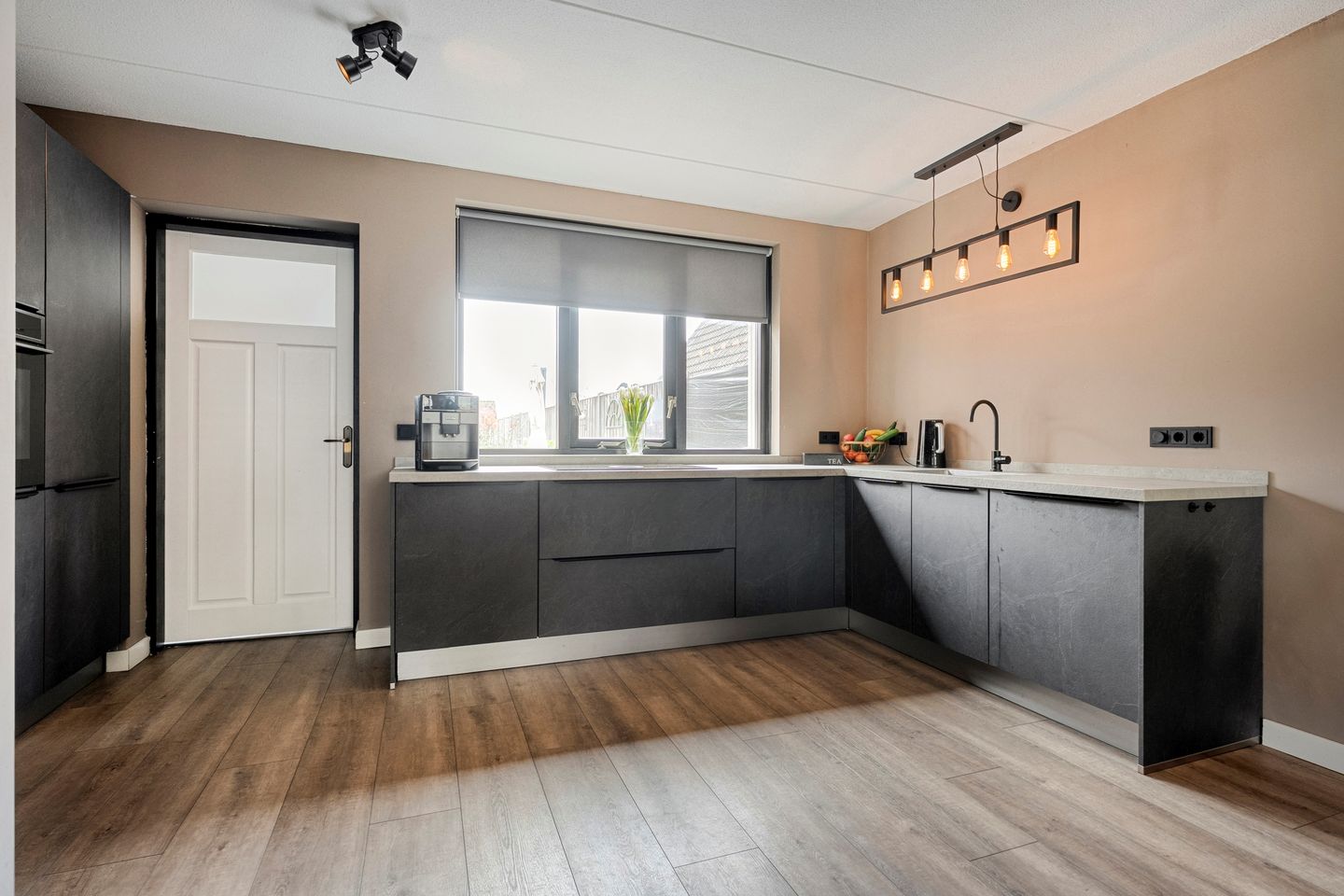 Foto 19 van Horstra's wijk 37-B