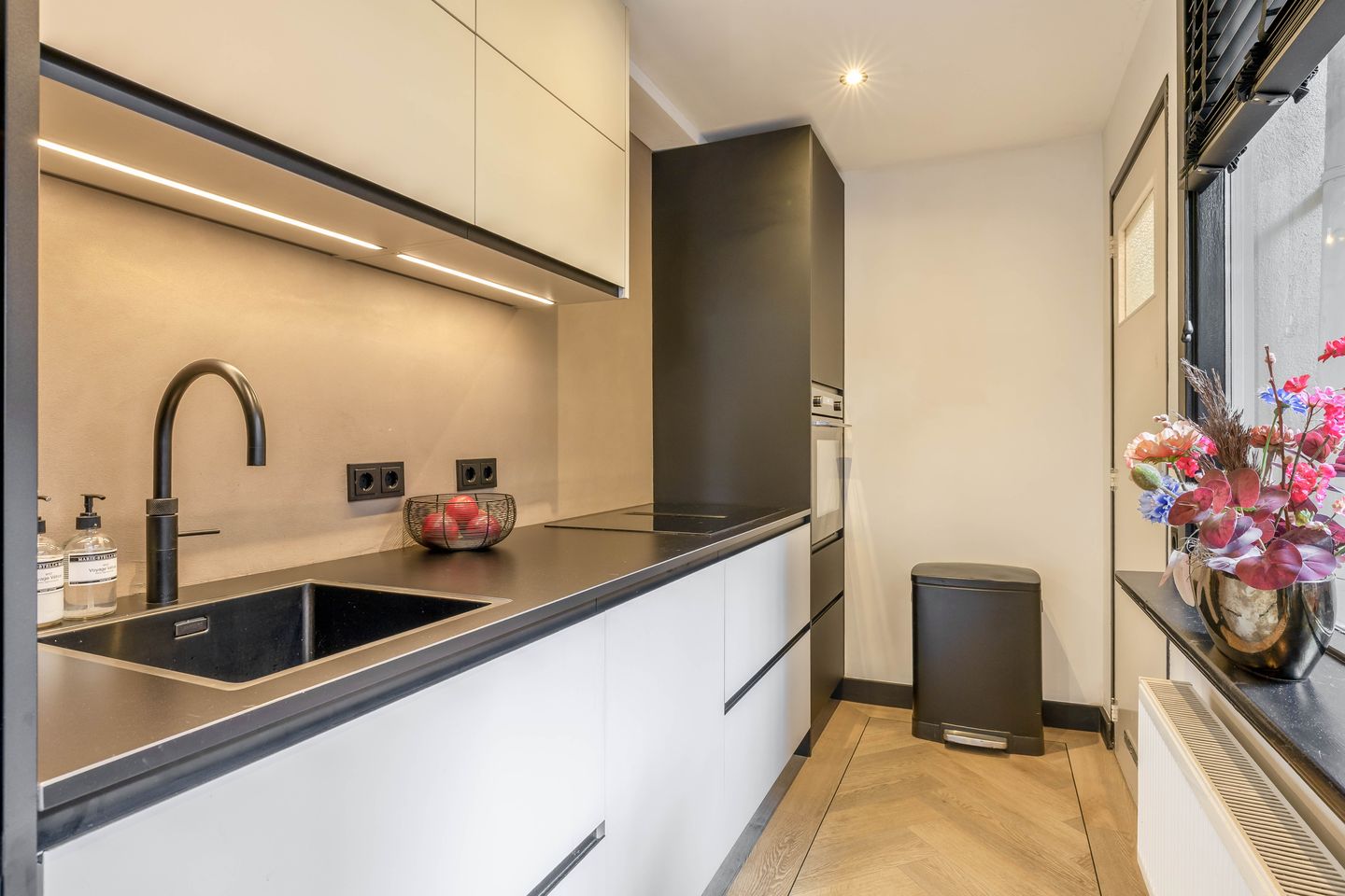 Photo 14 of Lange Weistraat 38