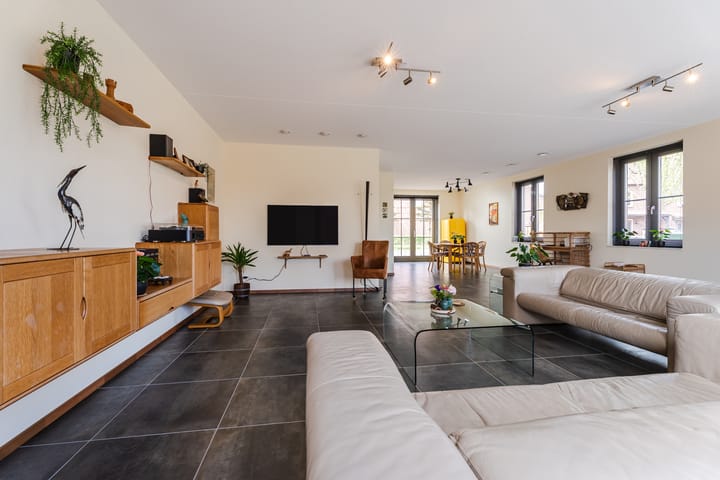 Foto 2 van Notenhout 47