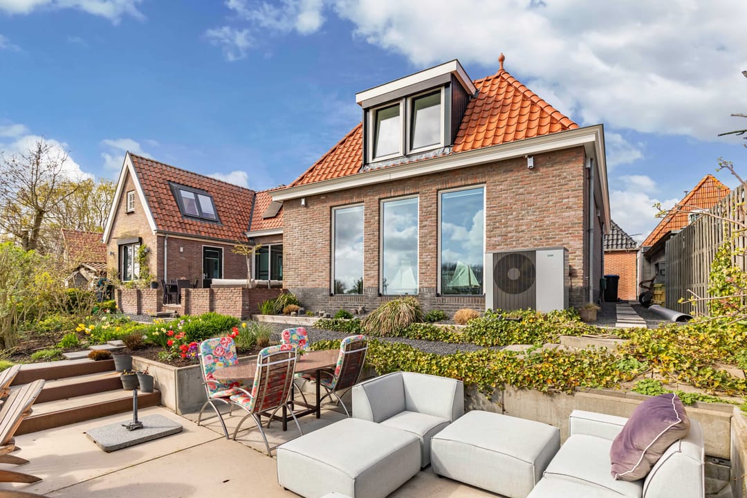 Luxury Village Villa with B&B and Scenic Views — 62