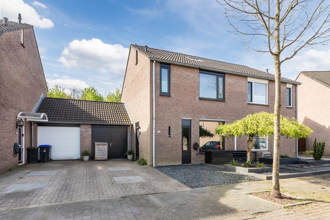 Photo 1 of Kardinaalsmuts 110