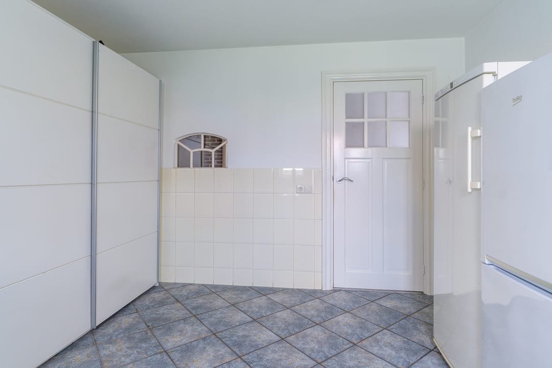 Spacious Detached Home with Double Garage in De Westereen — 22