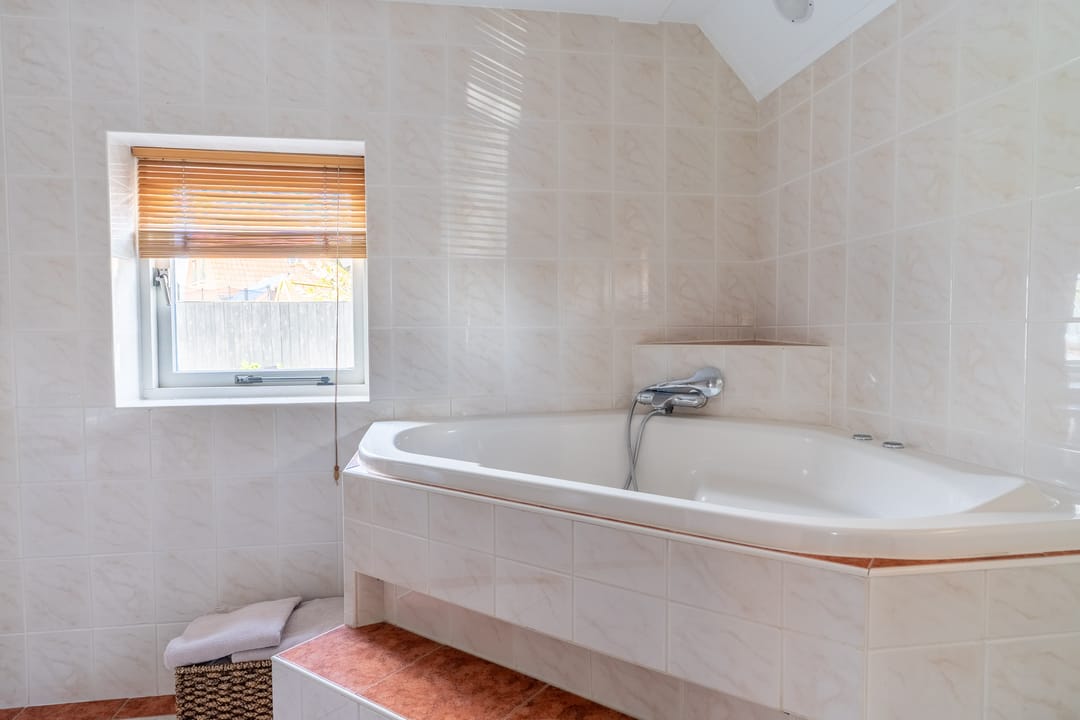 Spacious Detached Home with Double Garage in De Westereen — 26