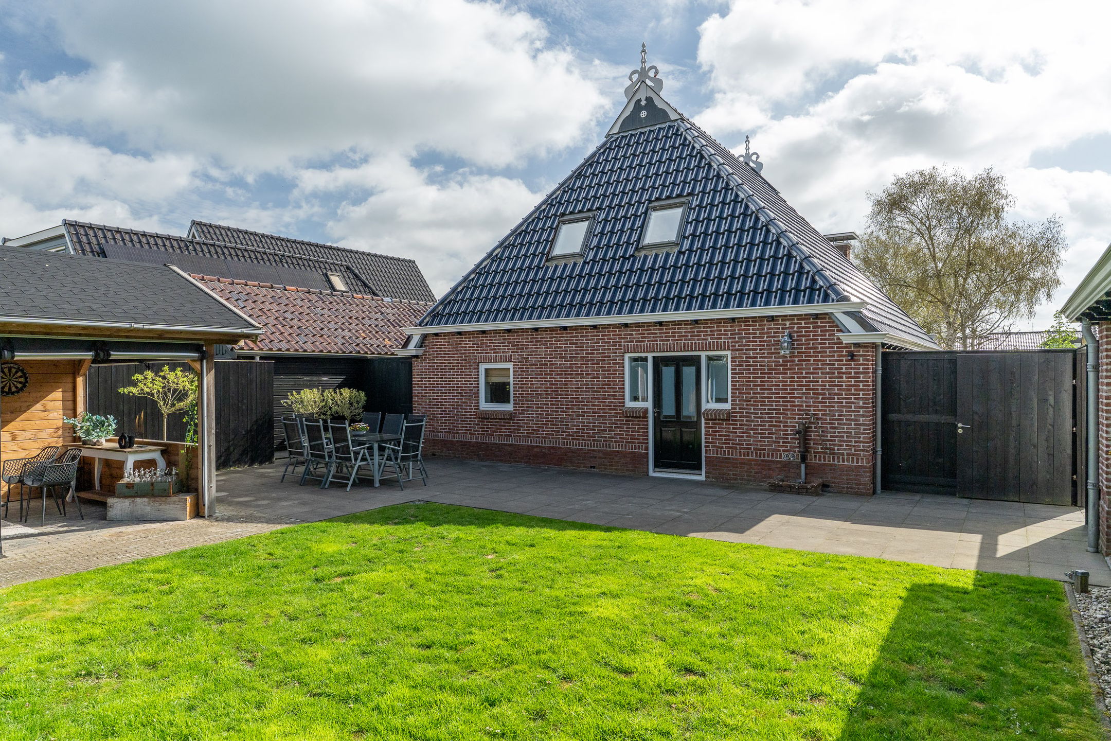 Spacious Detached Home with Double Garage in De Westereen — 42